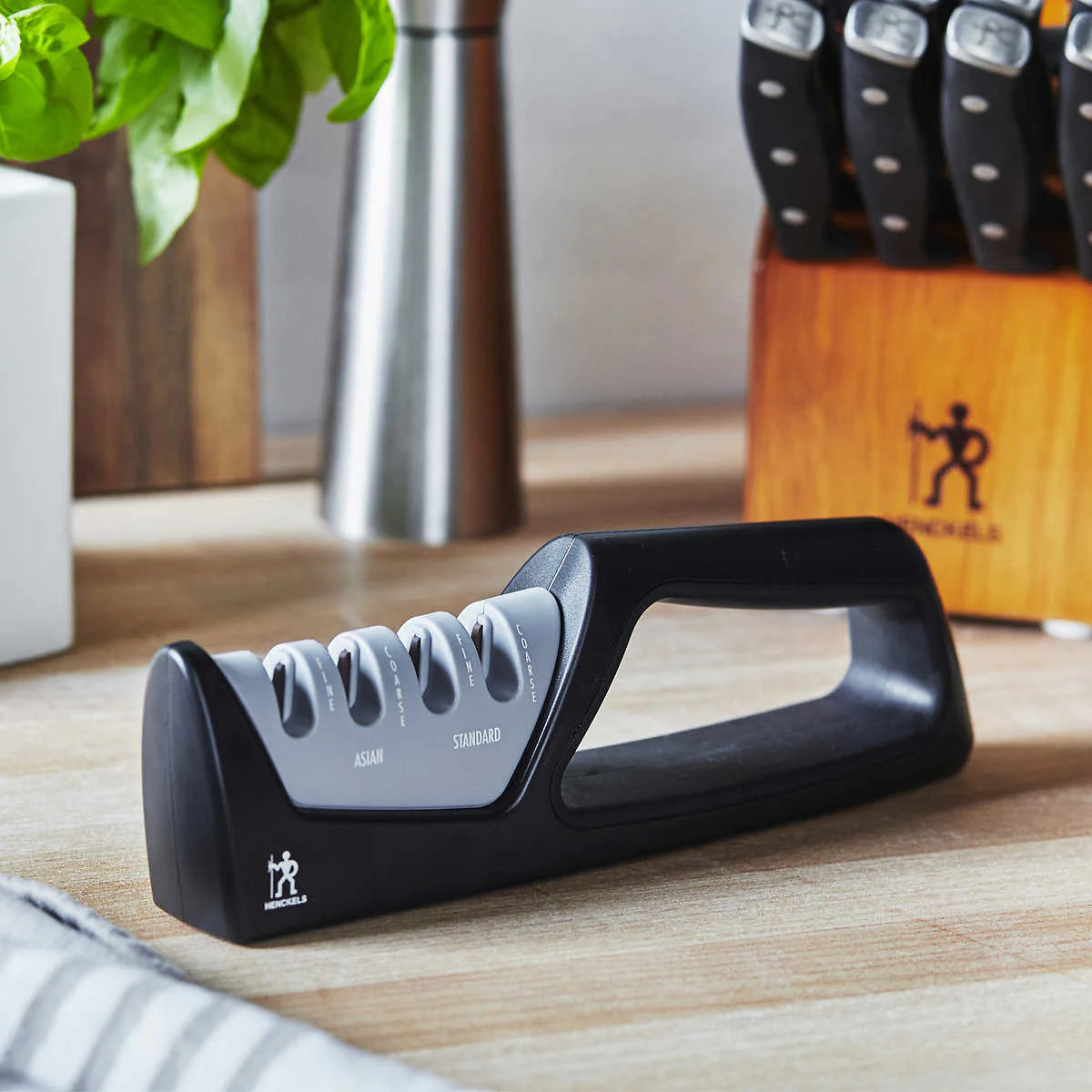 henckels-aiguiseur-couteaux-4-étapes-stage-knife-sharpener-2