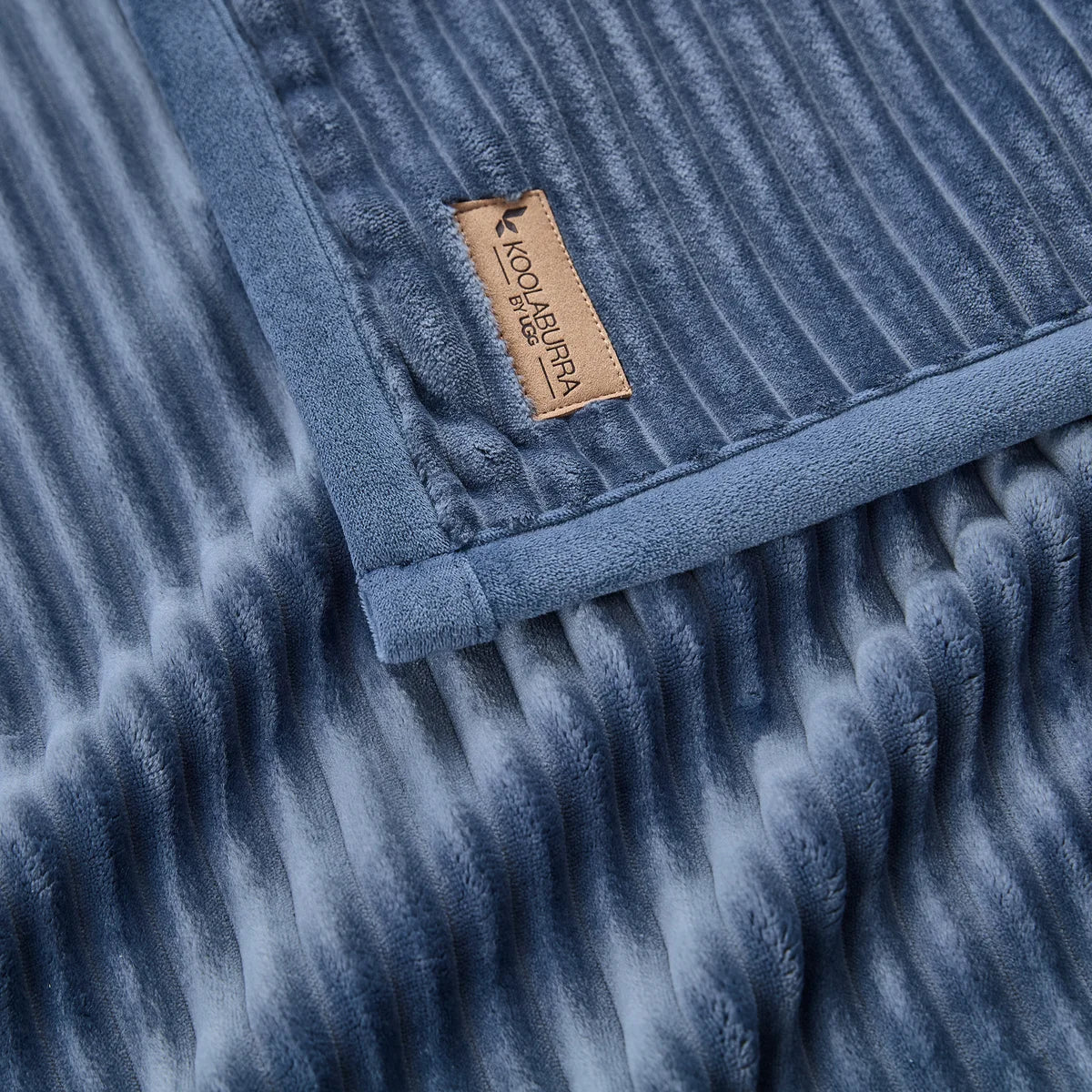 koolaburra-by-ugg-jeté-throw-costco-1826004-blue-bleu-3