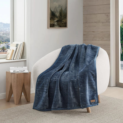 koolaburra-by-ugg-jeté-throw-costco-1826004-blue-bleu-4