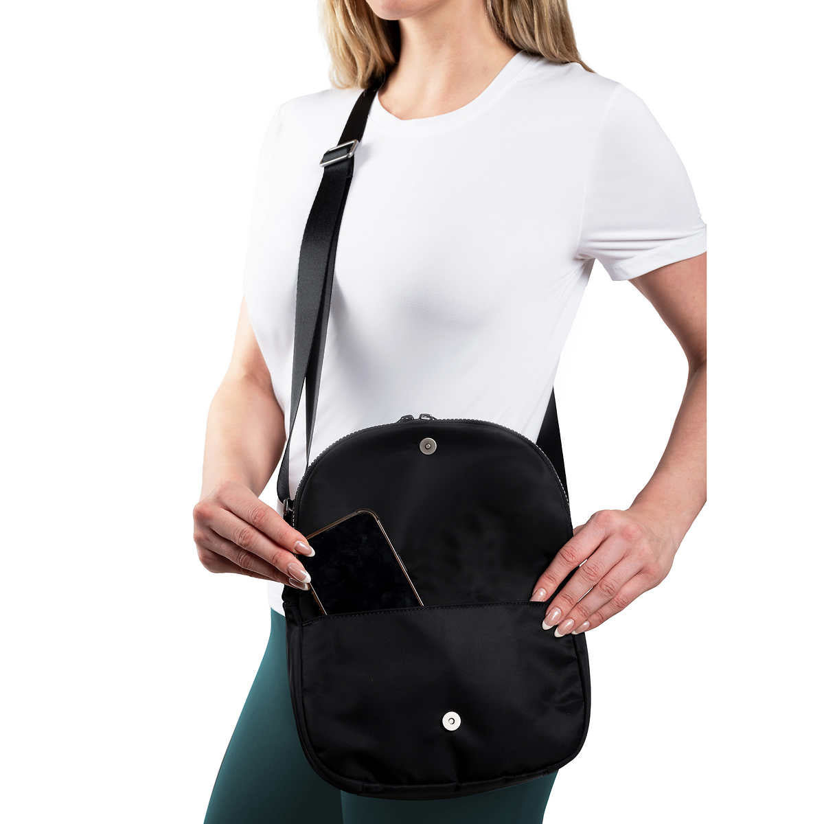 lolë-sac-bandoulière-crossbody-bag-2