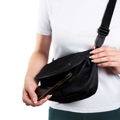 lolë-sac-bandoulière-crossbody-bag-6