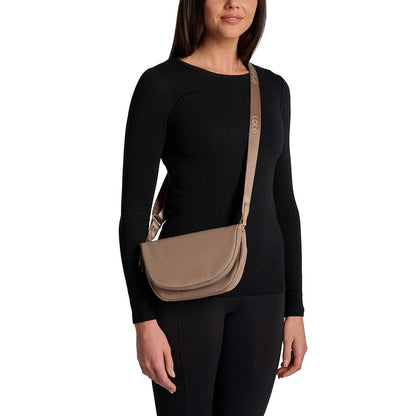 lolë-sac-bandoulière-crossbody-bag-8